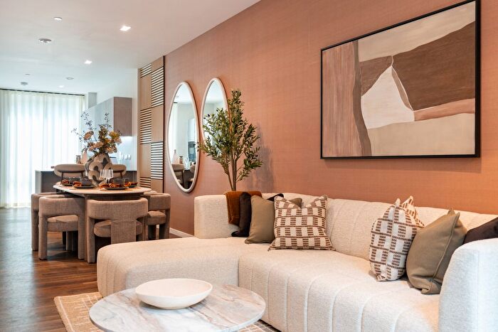 2 Bedroom Flat For Sale In Portobello Road, London, W10