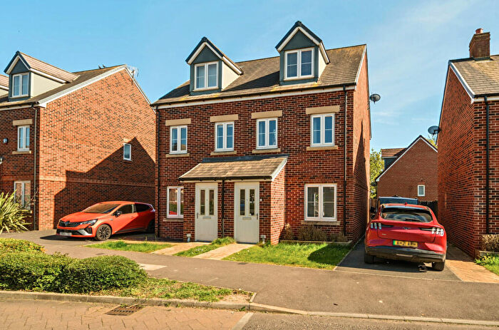 3 Bedroom Semi-Detached House For Sale In Bello Abbey Way, Alton, Hampshire, GU34