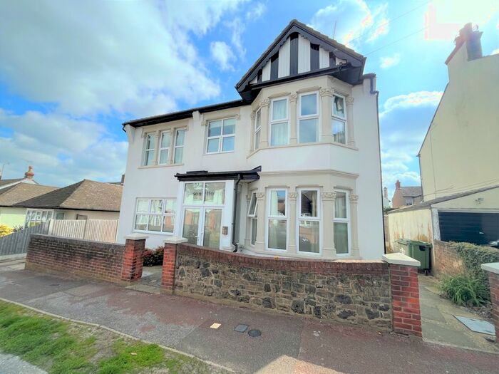 1 Bedroom Flat To Rent In Sandown Avenue, Westcliff-On-Sea, SS0