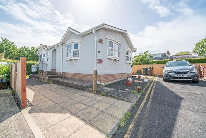 2 Bedroom Park Home For Sale In Cerne Villa Park, Chickerell, Weymouth, DT3