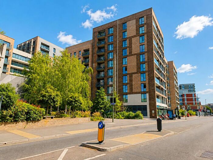 2 Bedroom Flat For Sale In High Street, Staines-Upon-Thames, TW18