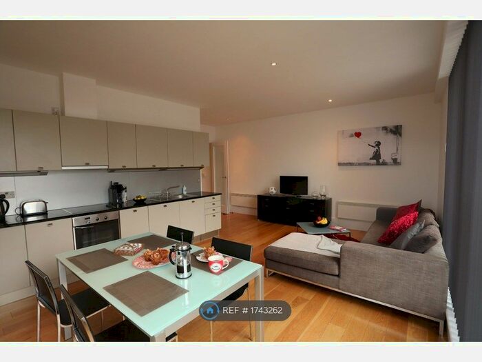 2 Bedroom Flat To Rent In Copenhagen Street, London, N1