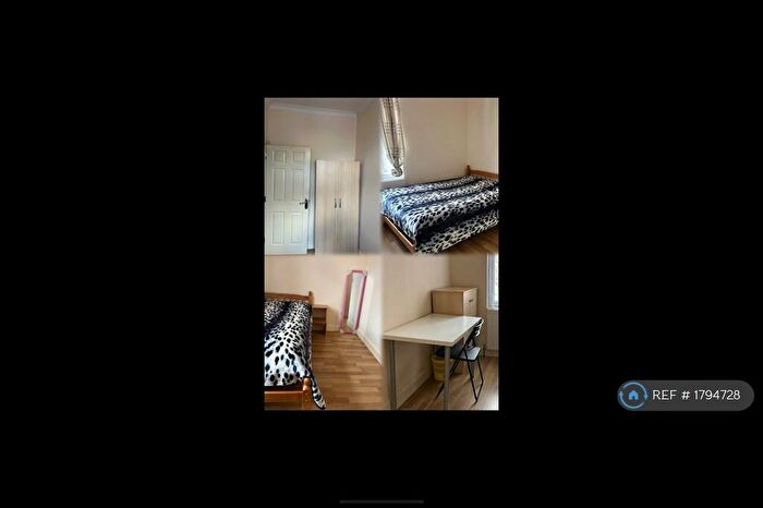 2 Bedroom Flat To Rent In Colonial Road, Slough, SL1