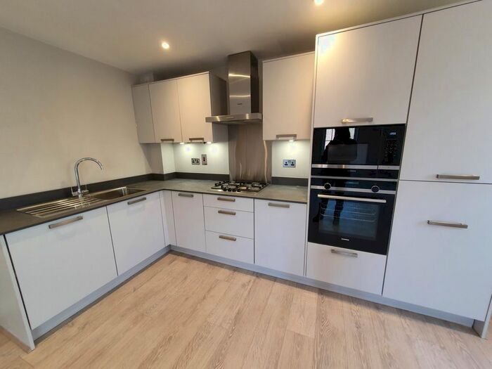 2 Bedroom Flat To Rent In Parkhurst House, , Mill Road, Epsom, Surrey, KT17