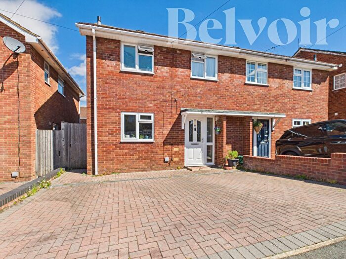 3 Bedroom Semi-Detached House For Sale In Loveridge Close, Basingstoke, RG21