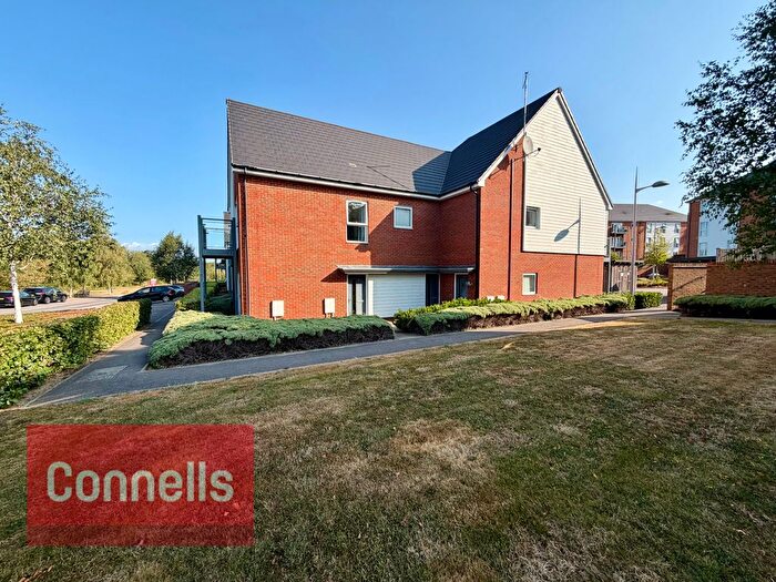 2 Bedroom Flat To Rent In Pondtail Avenue, Horsham, RH12