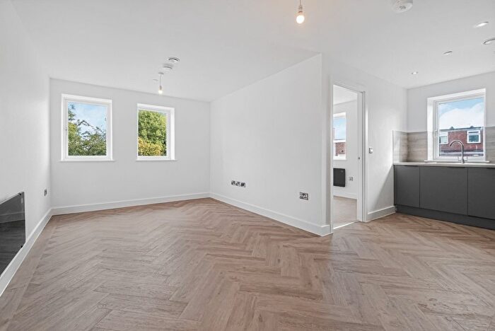 2 Bedroom Flat To Rent In Coventry Road, Sheldon, Birmingham, West Midlands, B26