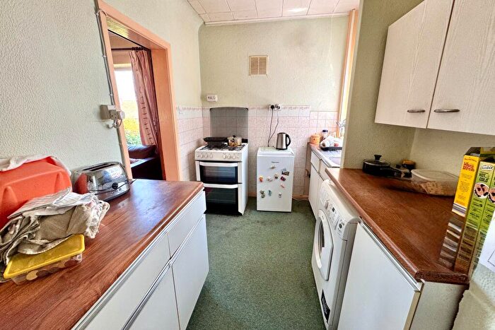 3 Bedroom Semi-Detached House For Sale In Holmes Road, Swanage, BH19 - Photo 5
