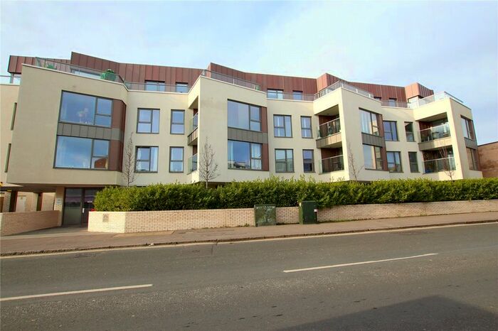 2 Bedroom Flat To Rent In South Street, Lancing, West Sussex, BN15