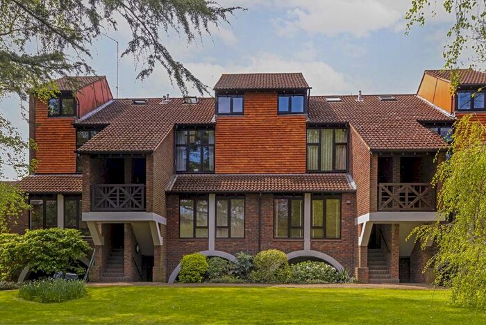 2 Bedroom Flat To Rent In Mallard Place, Twickenham, TW1