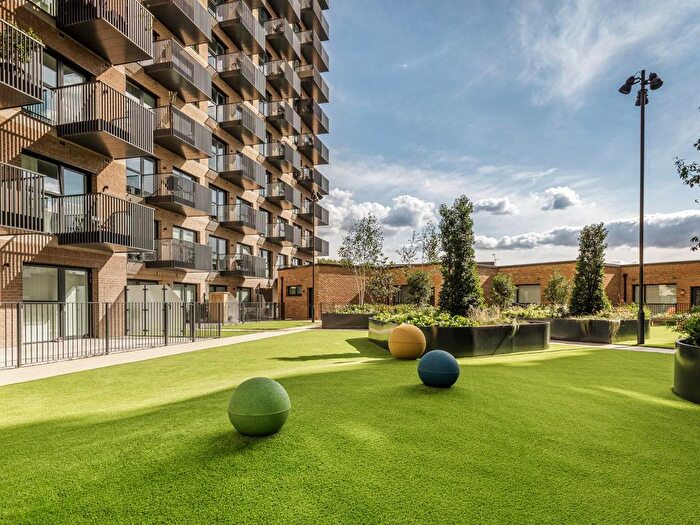 1 Bedroom Flat For Sale In Capital Interchange Way, Brentford, TW8