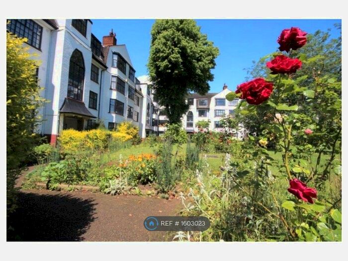 3 Bedroom Flat To Rent In Manor Court, London, SW16