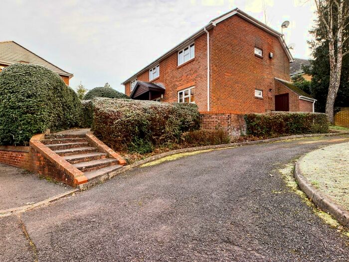 1 Bedroom Flat To Rent In Longacre Rise, Chineham, RG24