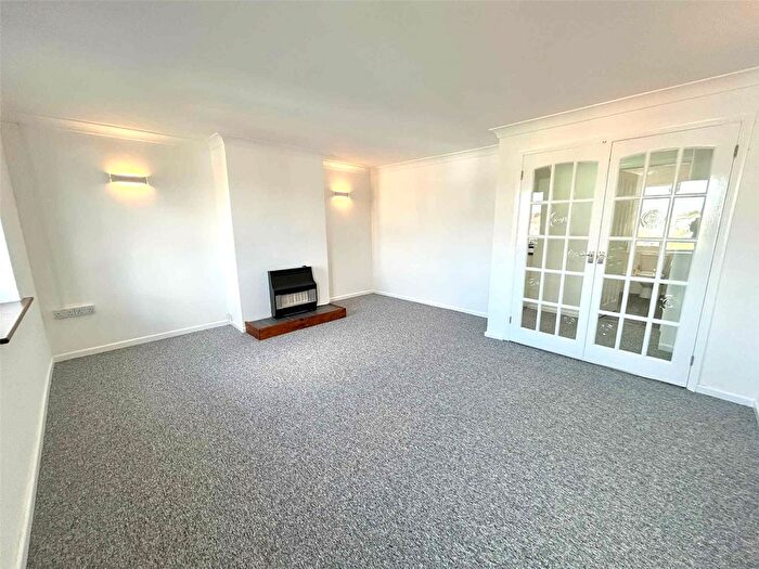 3 Bedroom Flat For Sale In Gelliswick Road, Hakin, Milford Haven, Pembrokeshire, SA73