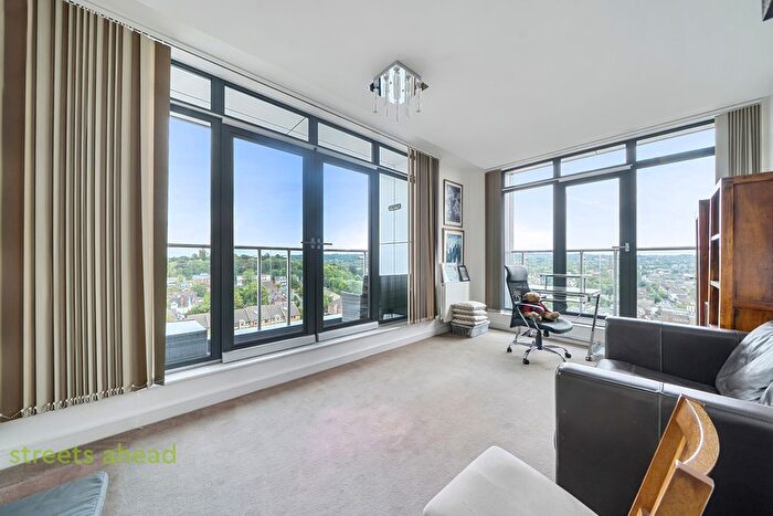 3 Bedroom Flat To Rent In Masons Avenue, Croydon, CR0