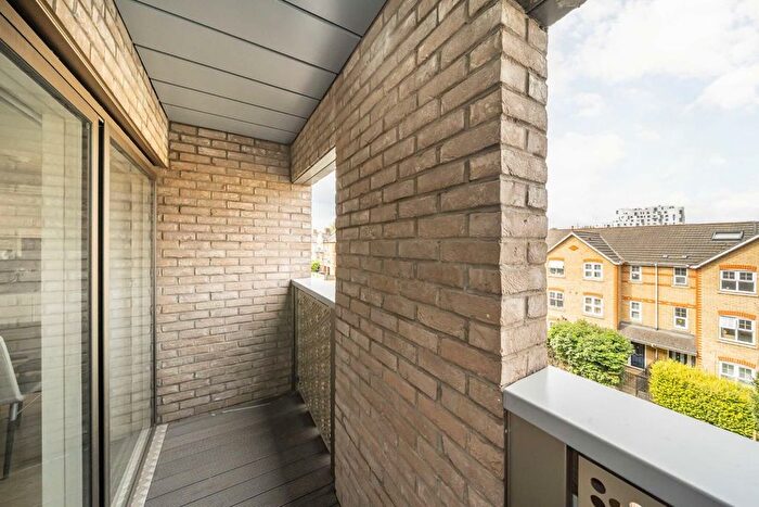 2 Bedroom Flat To Rent In Bedford Road, Clapham, SW4