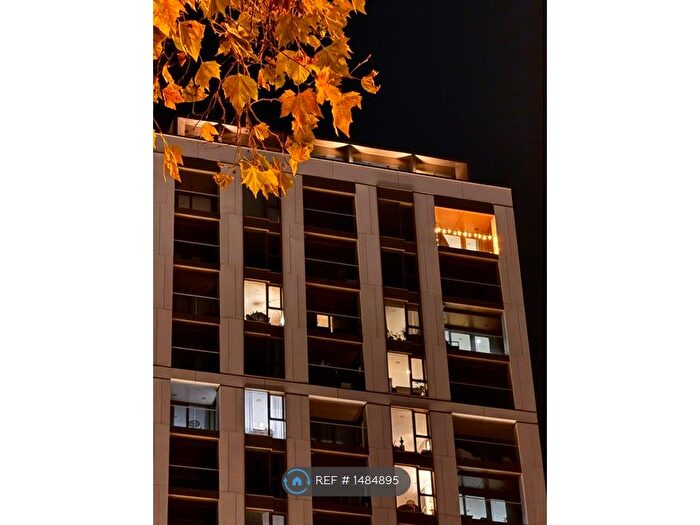 3 Bedroom Flat To Rent In Stockwell Road, London, SW9