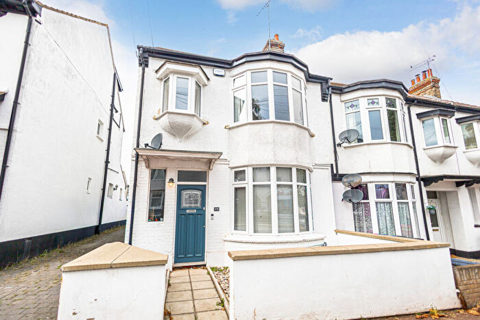 3 Bedroom Semi Detached House For Sale In Dundonald Drive, Leigh-on-sea, SS9