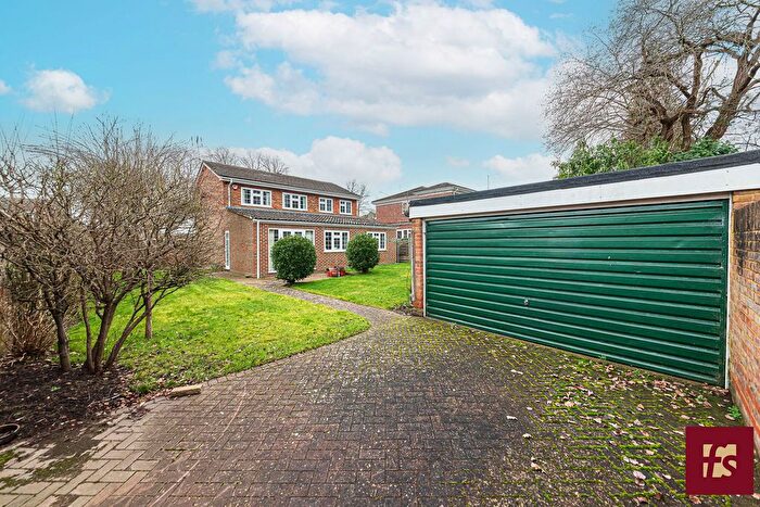 4 Bedroom Detached House For Sale In Dukes Wood, Crowthorne, Berkshire, RG45