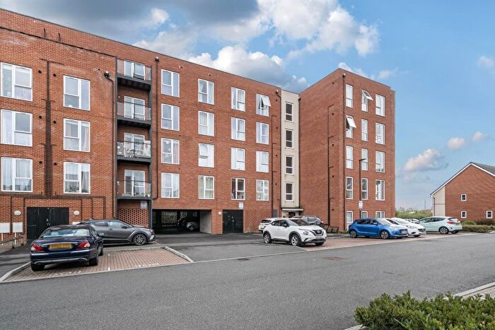 2 Bedroom Flat For Sale In Basingstoke, Hampshire, RG21