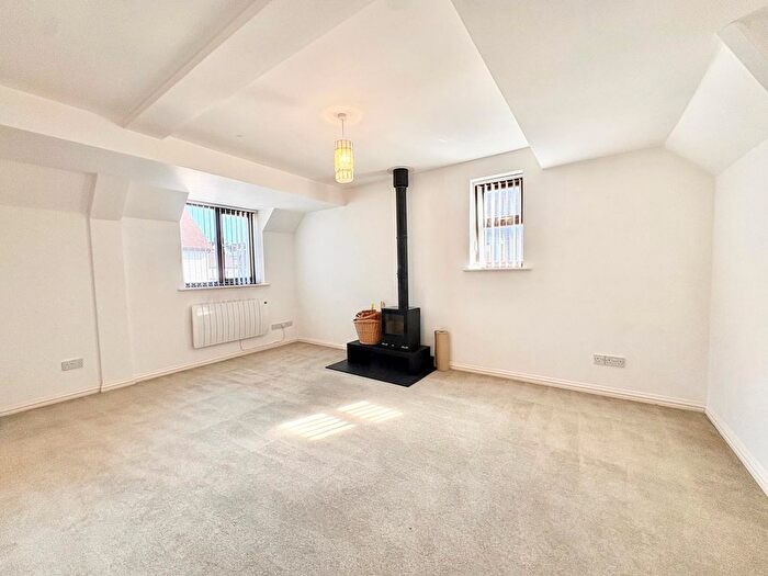 2 Bedroom Flat To Rent In Pelham Terrace, Emsworth, PO10
