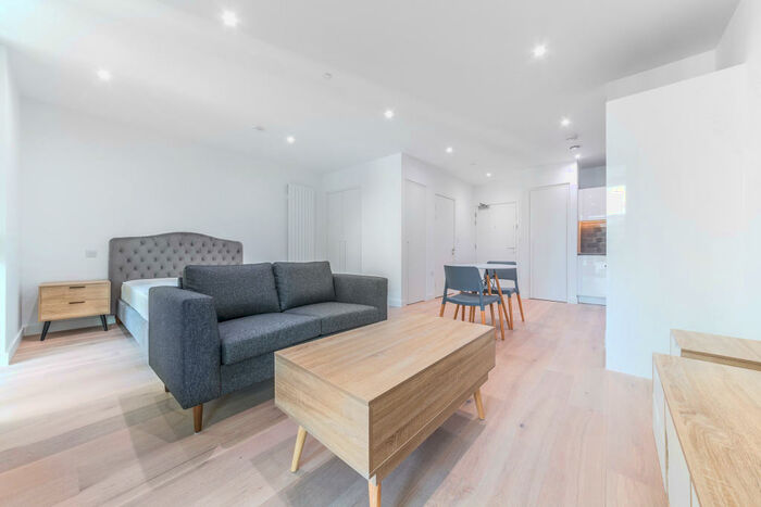 Apartment To Rent In Pinnacle House, Schooner Road, Royal Wharf, London, E16