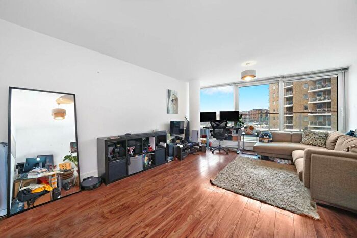 1 Bedroom Flat To Rent In Basin Approach, Canary Wharf, London, E14