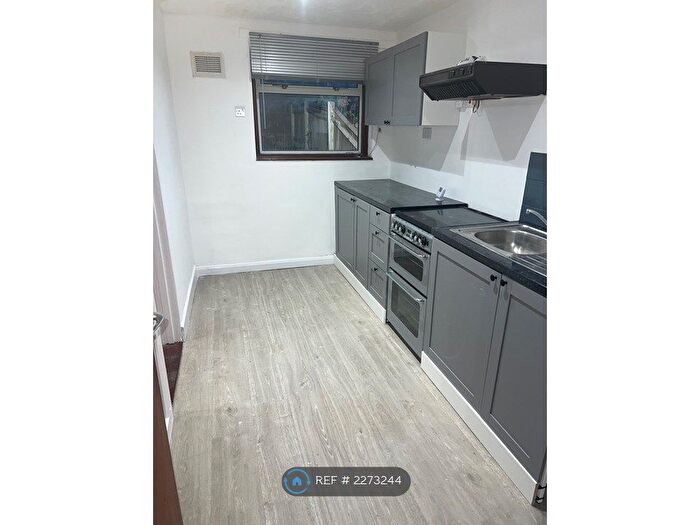 3 Bedroom Terraced House To Rent In Cgynet, Chatham, ME5