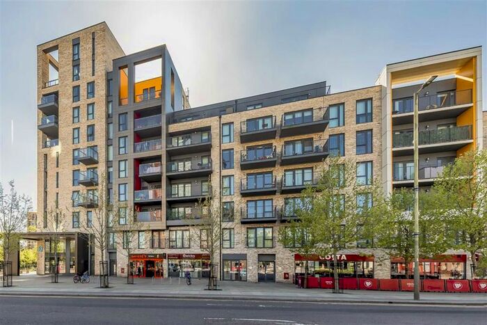 3 Bedroom Flat To Rent In Colindale Avenue, Edgware, NW9