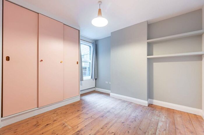 2 Bedroom Maisonette For Sale In Hillside, Harlesden, London, NW10