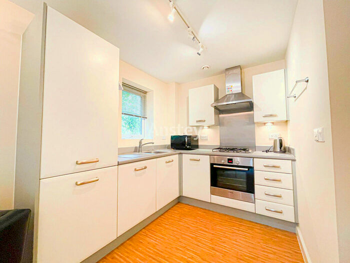 1 Bedroom Flat To Rent In Lindoe Close, Southampton, SO15