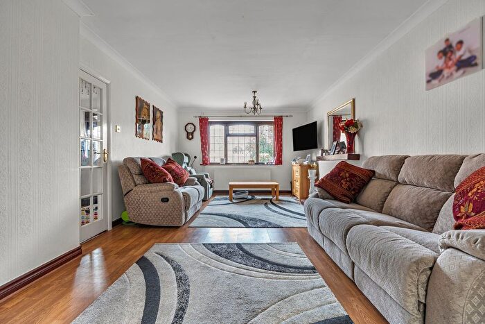 4 Bedroom Detached House For Sale In Boleyn Close, Staines-Upon-Thames, TW18
