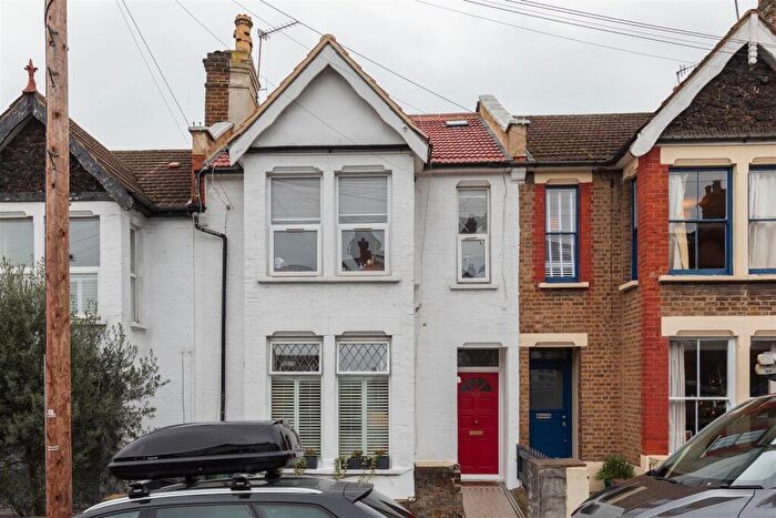 2 Bedroom Apartment For Sale In Howard Road, Walthamstow, E17
