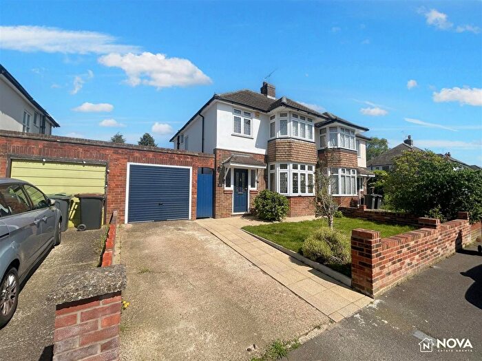 3 Bedroom Semi-Detached House To Rent In Greenways, Luton, LU2