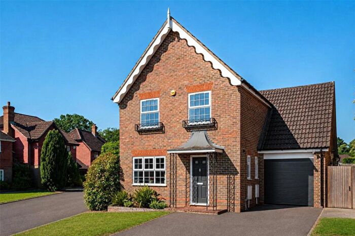 4 Bedroom Detached House For Sale In Heywood Drive, Bagshot, Surrey, GU19
