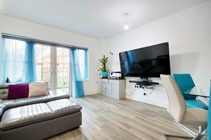 3 Bedroom End Of Terrace House For Sale In Archer Way, Enfield, EN2