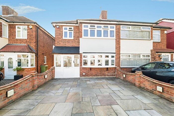 3 Bedroom Semi-Detached House For Sale In Saunton Road, Hornchurch, RM12