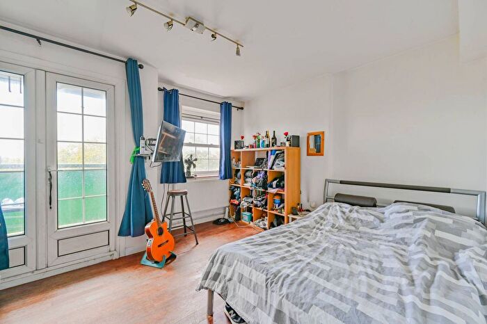 2 Bedroom Flat For Sale In Worsopp Drive, Clapham Common South Side, Clapham, SW4
