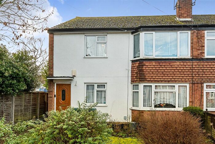 2 Bedroom Maisonette To Rent In New Road, Croxley Green, Rickmansworth, WD3