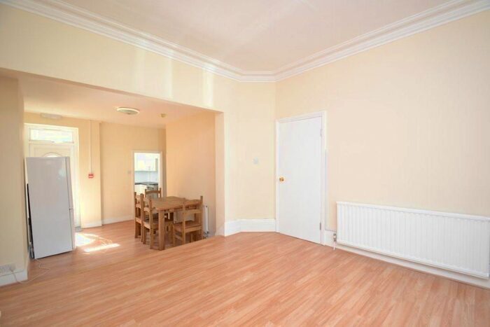 5 Bedroom Semi-Detached House To Rent In Newburgh Road, Acton, W3