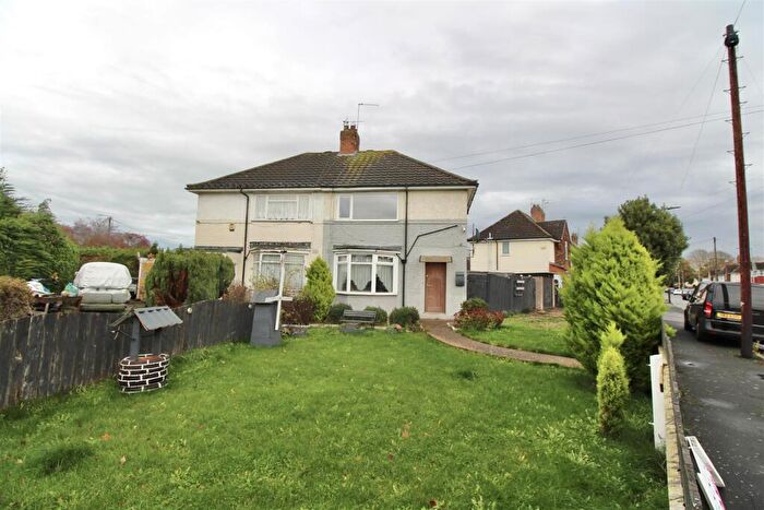 3 Bedroom Semi Detached House To Rent In Arram Grove, Hull, HU6