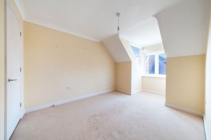 2 Bedroom Flat For Sale In Church Road, Esher, KT10