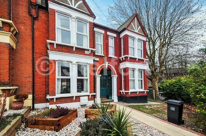 4 Bedroom Semi-Detached House To Rent In Montem Road, London, SE23