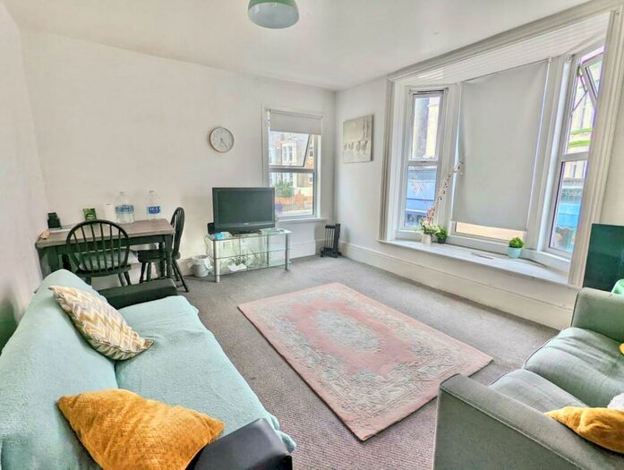 2 Bedroom Apartment To Rent In Osborne Road, Southsea, PO5