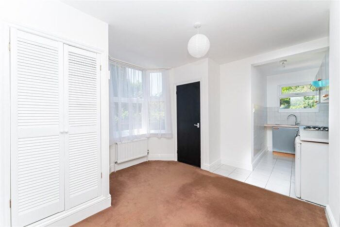 1 Bedroom Flat For Sale In Oaklands Road, London, W7