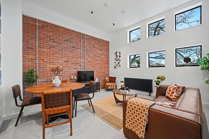 2 Bedroom Flat For Sale In Gainsborough Road, London, E11