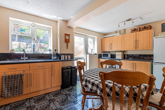 4 Bedroom Link Detached House For Sale In Spencer Drive, Llandough, Penarth, CF64