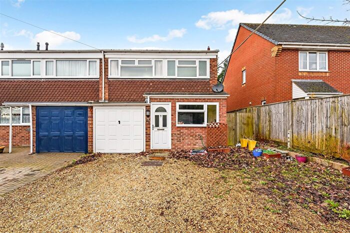 3 Bedroom End Of Terrace House For Sale In Gallaghers Mead, Andover, SP10