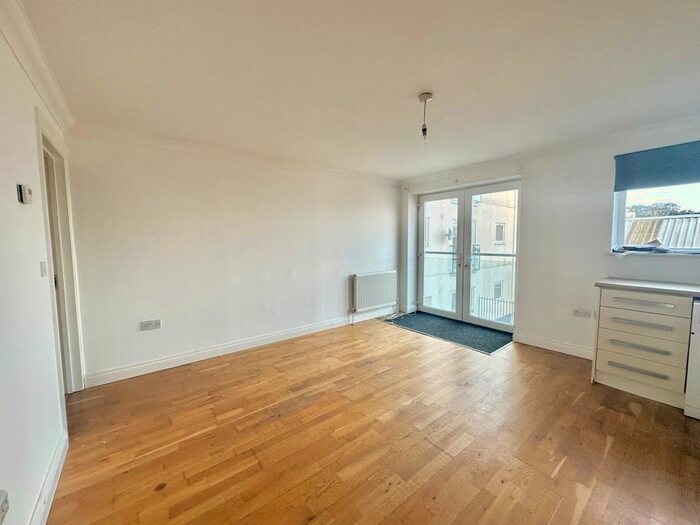 2 Bedroom Flat To Rent In Belgrave Lane, Mutley, Plymouth, PL4