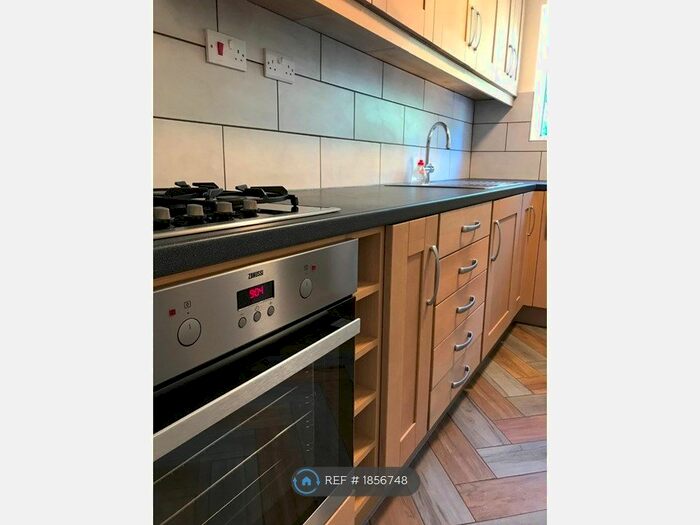 4 Bedroom Semi-Detached House To Rent In Broadlands Road, Southampton, SO17